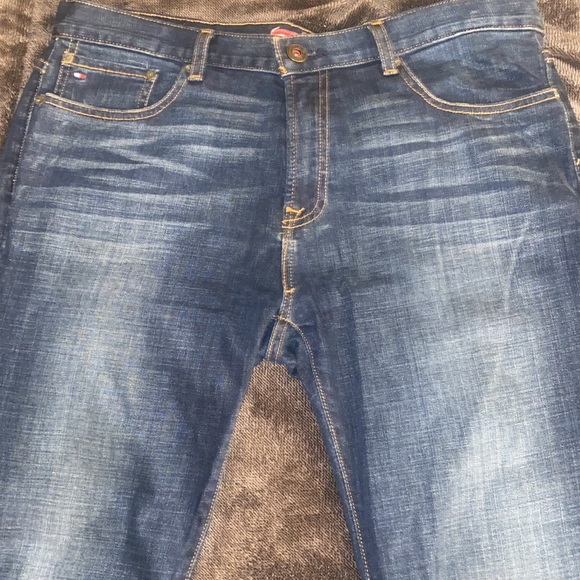 NEW TOMMY HILFIGER STONE WASHED DENIM JEANS. 34x32 - Picture 4 of 4